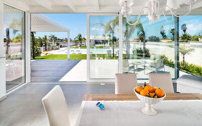 Casa Biancoverde - Marsala, Sicilia: Autunno, Balcone / Terrazza / Patio, Estate, Piscina, Primavera, Sala da pranzo