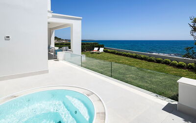 Mariposa - Fontane Bianche, Sicilia: Autumn, Balcony / Terrace / Patio, Building Exterior, Hot Tub, Outdoor, Scenic View, Spring, Summer