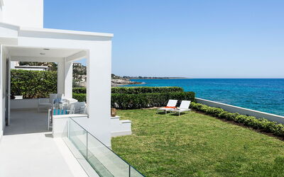 Mariposa - Fontane Bianche, Sicilia: Autumn, Balcony / Terrace / Patio, Building Exterior, Garden, Outdoor, Scenic View, Spring, Summer