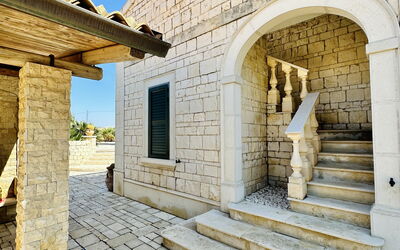 Villa Rosarno: Entrée principale, Extérieurs