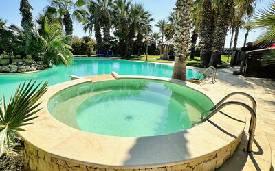 Villa Rosarno: bassin, Extérieur, jacuzzi, Jardin