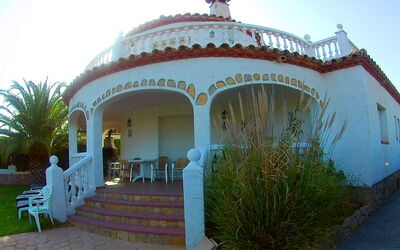 Villa Marisol: Building Exterior