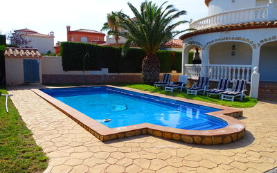 Villa Marisol: Outdoor, Pool