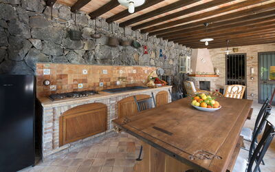 Oasi Verde - Santa Maria la Stella, Sicilia: Balkon / terras / patio, Buitenkanten, Buitenshuis, Herfst, Lente, Zomer