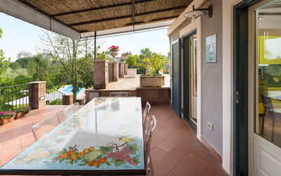 Oasi Verde - Santa Maria la Stella, Sicilia: Balkon / terras / patio, Buitenkanten, Buitenshuis, Herfst, Lente, Zomer, zwembad