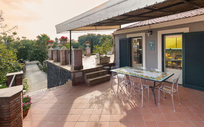 Oasi Verde - Santa Maria la Stella, Sicilia: Balkon / terras / patio, Buitenkanten, Buitenshuis, Herfst, Lente, Zomer