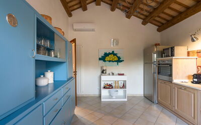 Mirabilia - Tangi, Sicilia: Autumn, Kitchen, Spring, Summer