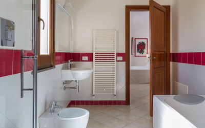 Mirabilia - Tangi, Sicilia: Autumn, Bathroom, Spring, Summer