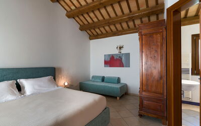 Mirabilia - Tangi, Sicilia: Autumn, Bathroom, Bedroom, Spring, Summer