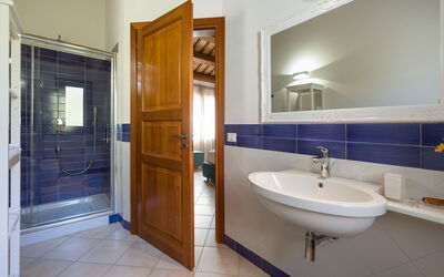 Mirabilia - Tangi, Sicilia: Autumn, Bathroom, Spring, Summer