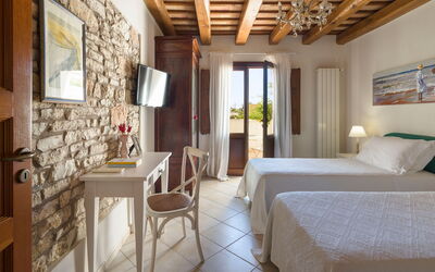 Mirabilia - Tangi, Sicilia: Autumn, Bedroom, Spring, Summer