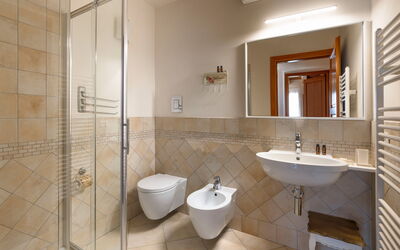 Mirabilia - Tangi, Sicilia: Autumn, Bathroom, Spring, Summer