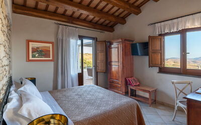 Mirabilia - Tangi, Sicilia: Autumn, Bedroom, Spring, Summer