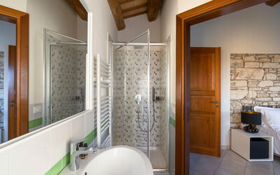 Mirabilia - Tangi, Sicilia: Autumn, Bathroom, Spring, Summer
