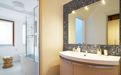 Casa Bedda - Viagrande, Sicilia: Autumn, Bathroom, Spring, Summer