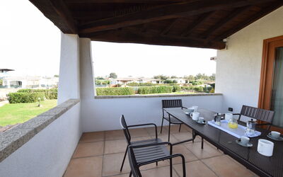 Luisa Apartment in Budoni, Shared Pool: Automne, Balcon / Terrasse / Patio, Été, Printemps