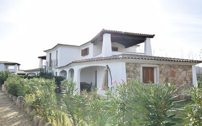 Luisa Apartment in Budoni, Shared Pool: Automne, Été, Extérieurs, Printemps