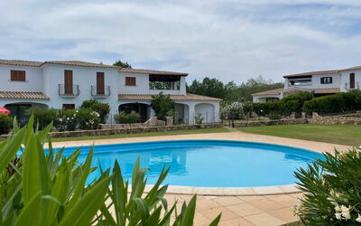 Luisa Apartment in Budoni, Shared Pool: Automne, bassin, Été, Printemps