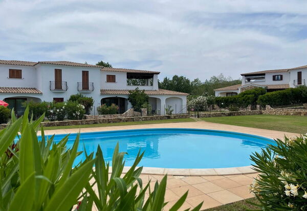 Luisa Apartment In Budoni, Shared Pool: Automne, bassin, Été, Printemps