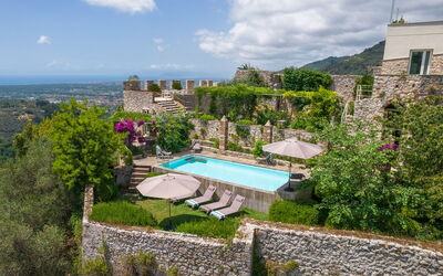 Villa Maestosa - Camaiore, Toscana: Automne, Balcon / Terrasse / Patio, bassin, Été, Extérieur, Extérieurs, Jardin, Printemps, Vues