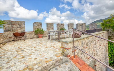 Villa Maestosa - Camaiore, Toscana: Automne, Balcon / Terrasse / Patio, Été, Extérieur, Extérieurs, Printemps, Vues