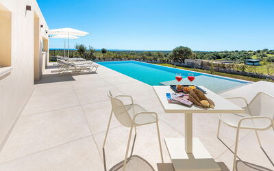 Villa Argento - Rosolini, Sicilia: Autumn, Balcony / Terrace / Patio, Building Exterior, Garden, Outdoor, Pool, Spring, Summer