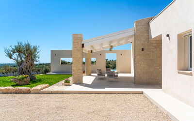 Villa Argento - Rosolini, Sicilia: Autumn, Balcony / Terrace / Patio, Building Exterior, Garden, Outdoor, Spring, Summer
