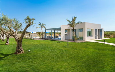 Casa Colori - Noto, Sicilia: Autumn, Building Exterior, Garden, Outdoor, Spring, Summer