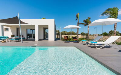 Villa le Palme - Noto, Sicilia: Balkon / terras / patio, Buitenkanten, Buitenshuis, Herfst, Lente, Zomer, zwembad