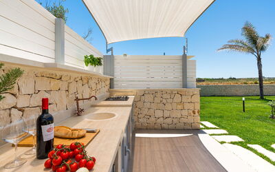 Villa le Palme - Noto, Sicilia: Balkon / terras / patio, Buitenkanten, Buitenshuis, Herfst, Keuken, Lente, Tuin, Zomer