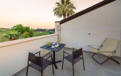 Villa Decorosa: Balkon / terras / patio, Buitenkanten, Buitenshuis, Herfst, Lente, Zomer