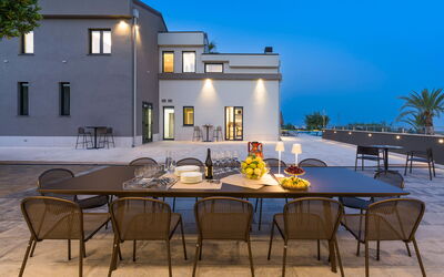 Villa Decorosa: Balkon / terras / patio, Buitenkanten, Buitenshuis, Herfst, Lente, Zomer