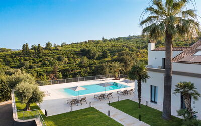 Villa Decorosa: Balkon / terras / patio, Buitenshuis, Herfst, Keer bekeken, Lente, Tuin, Voorzieningen, Zomer, zwembad