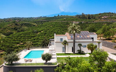 Villa Decorosa: Balkon / terras / patio, Buitenshuis, Herfst, Keer bekeken, Lente, Tuin, Voorzieningen, Zomer, zwembad