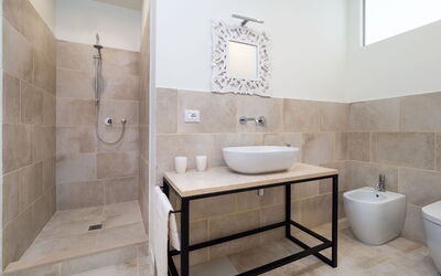 Villa Diamante - Siracusa, Sicilia: Autumn, Bathroom, Spring, Summer