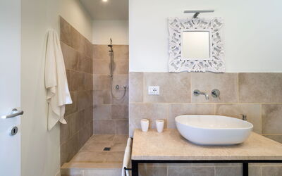 Villa Diamante - Siracusa, Sicilia: Autumn, Bathroom, Spring, Summer