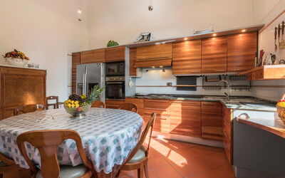 Villa Licia: Autunno, Caratteristiche, Cucina, Dettagli della stanza, Estate, Primavera