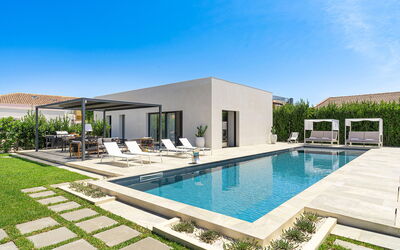 Villa Duetto - Siracusa, Sicilia: Autumn, Balcony / Terrace / Patio, Building Exterior, Outdoor, Pool, Spring, Summer