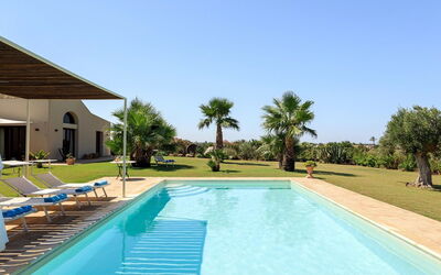 Villa Casale: Buitenkanten, Buitenshuis, Tuin, zwembad
