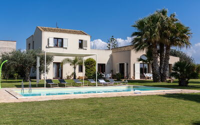 Villa Casale: Buitenkanten, Buitenshuis, Tuin, zwembad