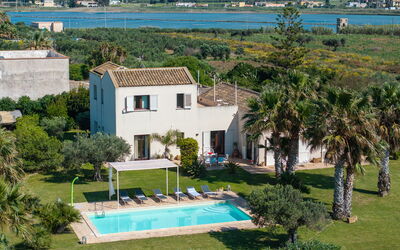 Villa Casale: Keer bekeken, Tuin, zwembad