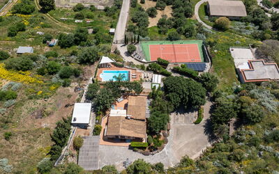 Villa Petra: Pool, Scenic View
