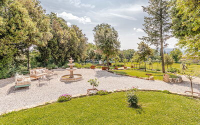 Chateau la Siroque: Buitenkanten, Buitenshuis, Tuin