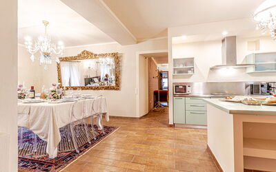 Chateau la Siroque: Keuken, Lunchroom