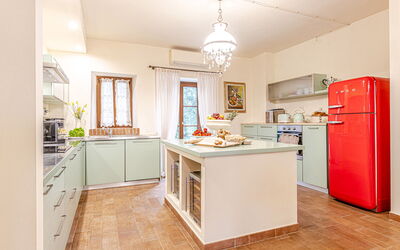 Chateau la Siroque: Kitchen