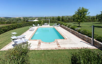 Villa Sant'Andrea: bassin, Extérieur