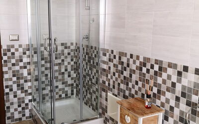 Franco House with Pool: Autumn, Bathroom, Spring, Summer