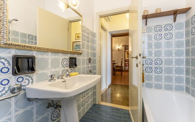 La Casa di Elda, Holiday Home with Pool, Uzzano, T: Badkamer, Herfst, Lente, Zomer