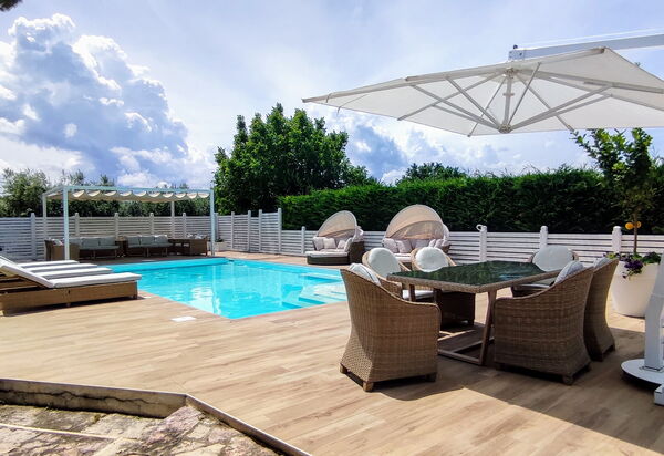 Villa Tagliaferri: Zomer, zwembad
