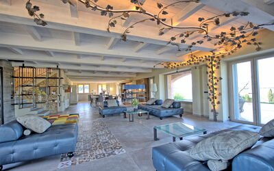 Villa Campana: Woonkamer